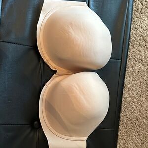 Spanx strapless bra can use straps 40DD